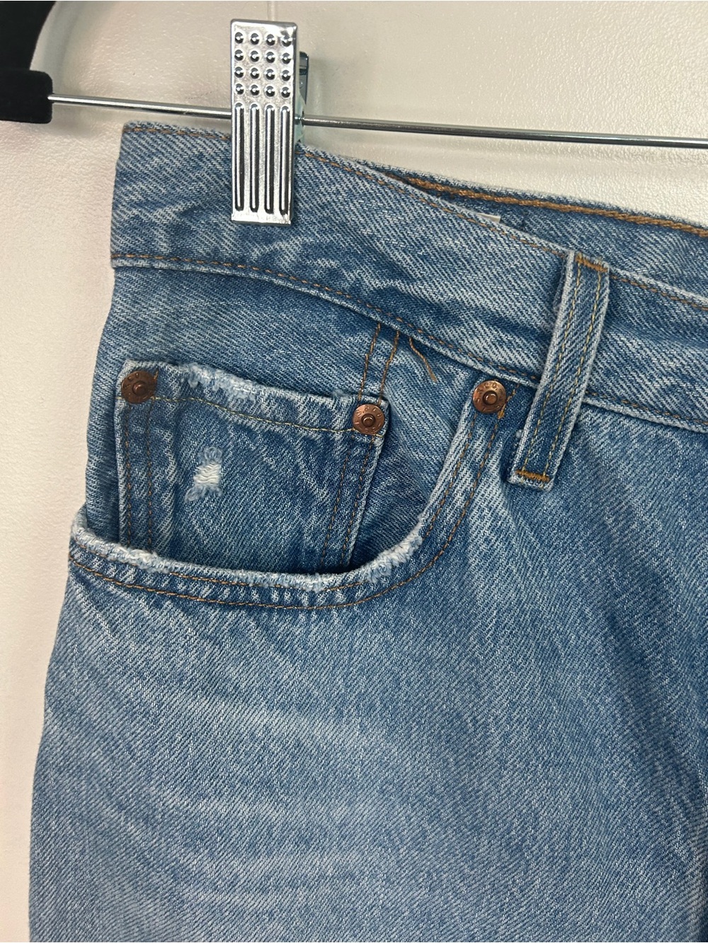 Levi’s 501 Cropped Ankle High Rise Light Wash Frayed Jeans size 31 32 Cotton - Picture 5 of 13